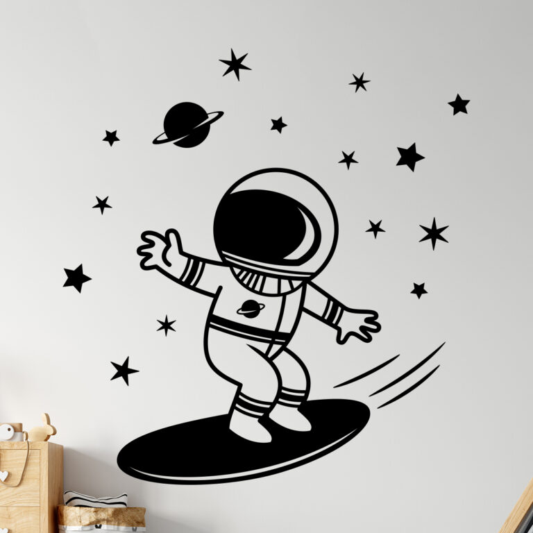 Eventyr og action: Wallstickers, der gør drengeværelset til en leg